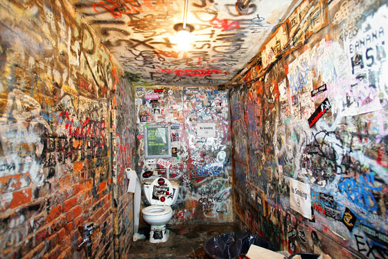 CBGBのトイレ