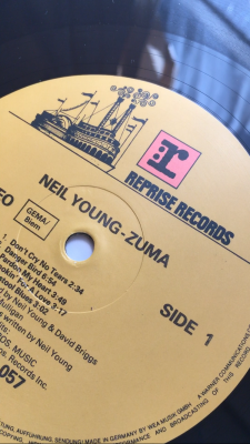 Neil Young / Comes a Time